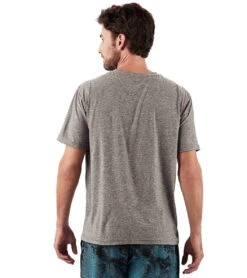 Vuori Men's Strato Tech Yoga Tee 34 Vuori Men's Strato Tech Yoga Tee -Pranty Yoga Shop 1740203622435 heathergrey 2a