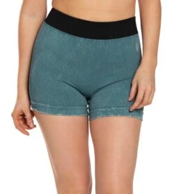 Free People Movement Seamless Shorts 39 Free People Movement Seamless Shorts -Pranty Yoga Shop 1740357795875 moss 2a 1
