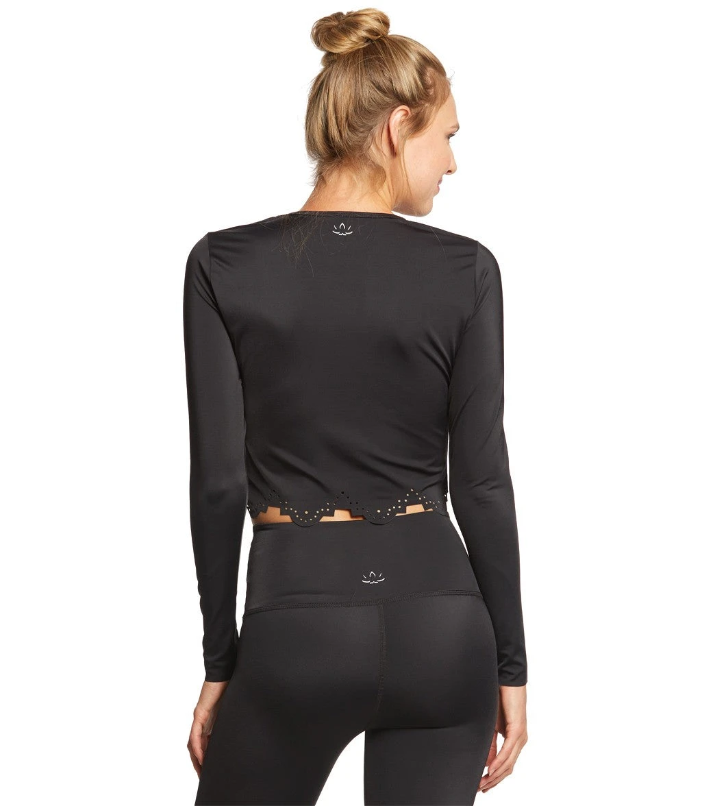 Beyond Yoga Cruz Scalloped Cropped Long Sleeve Top Black 4 Beyond Yoga Cruz Scalloped Cropped Long Sleeve Top Black - Image 2