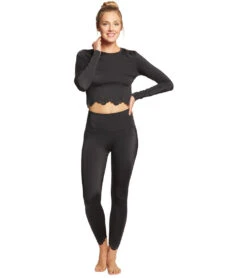 Beyond Yoga Cruz Scalloped Cropped Long Sleeve Top Black 8 Beyond Yoga Cruz Scalloped Cropped Long Sleeve Top Black -Pranty Yoga Shop 1740369756195 black 4a