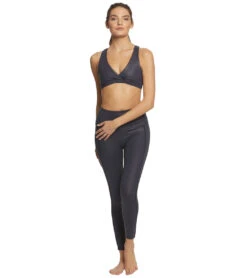 Beyond Yoga Pearlized Ride It Bra -Pranty Yoga Shop 1740407373859 nocternalnavy 4a
