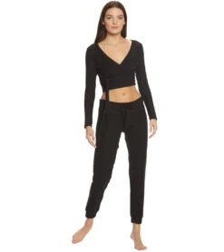 Beyond Yoga All Around Wrapped Cropped Top -Pranty Yoga Shop 1740409241635 black 4a