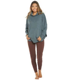 PrAna Cozy Up After Yoga Poncho 23 PrAna Cozy Up After Yoga Poncho -Pranty Yoga Shop 1741813219363 greyblueheather 4a