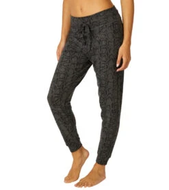 Beyond Yoga Brushed Up Lounge Around Jogger -Pranty Yoga Shop 4459283021867 charcoalcobra 2a