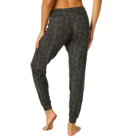 Beyond Yoga Brushed Up Lounge Around Jogger -Pranty Yoga Shop 4459283021867 charcoalcobra 4a