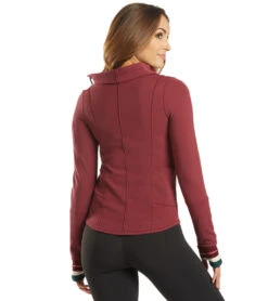 Free People Hit The Trail Layer Hoodie Mulberry -Pranty Yoga Shop 4807399997483 mulberry 3a