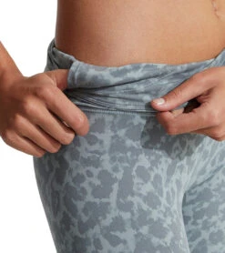 Varley Let's Move High Rise Legging 25" Cucumber Blurred Animal -Pranty Yoga Shop 6707204751403 cucumberblurredanimal 4a