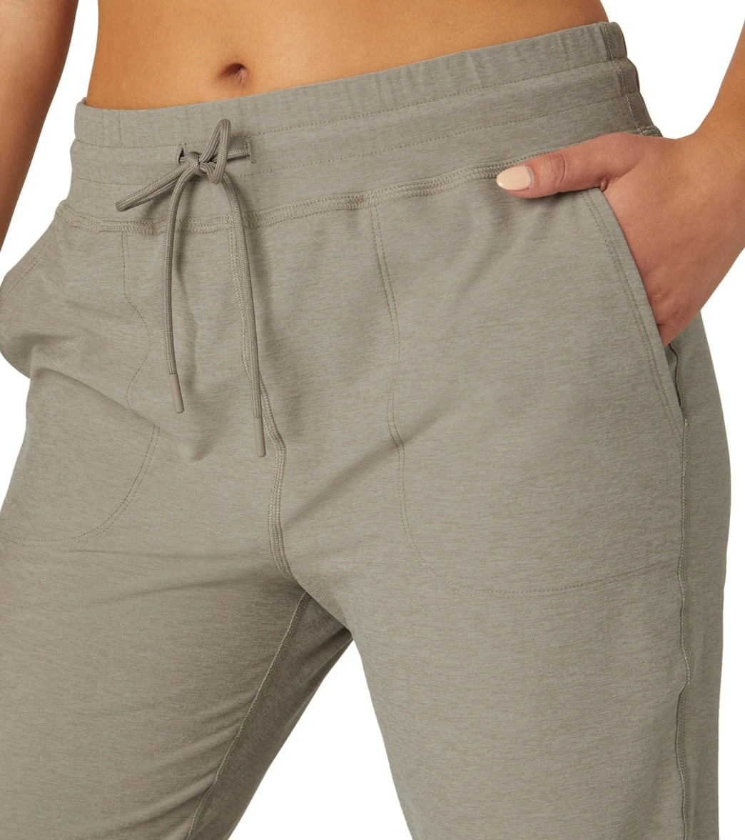 Beyond Yoga Spacedye Commuter Midi Joggers Birch Heather 5 Beyond Yoga Spacedye Commuter Midi Joggers Birch Heather - Image 3