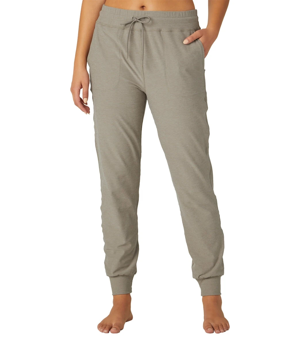 Beyond Yoga Spacedye Commuter Midi Joggers Birch Heather 6 Beyond Yoga Spacedye Commuter Midi Joggers Birch Heather - Image 4