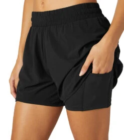 Beyond Yoga In Stride Lined Short True Black -Pranty Yoga Shop 7027845988395 trueblack 4a