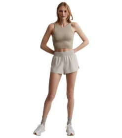 Varley Kallin Running Short Sage Fog 10 Varley Kallin Running Short Sage Fog -Pranty Yoga Shop 7052131106859 sagefog 4a