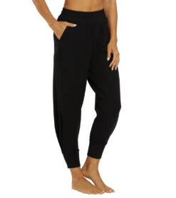 Varley The Relaxed Pant 25 -Pranty Yoga Shop 7072747454507 black 2a